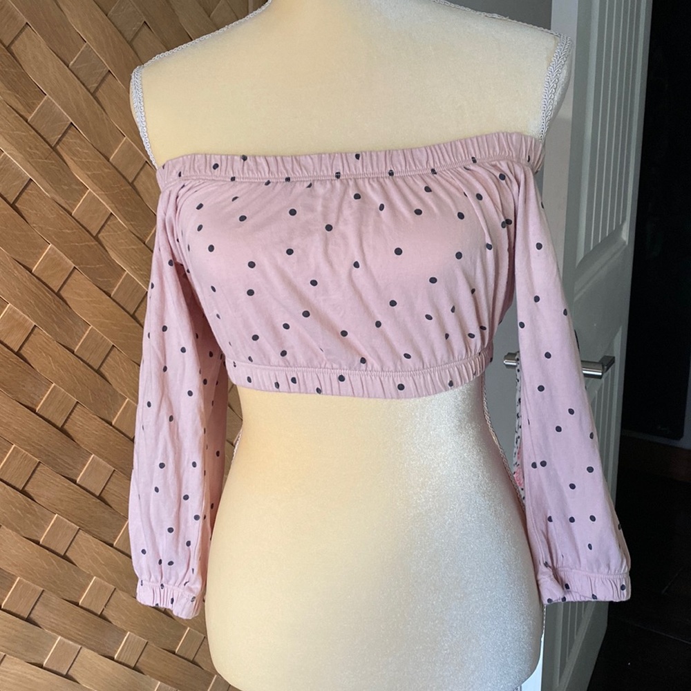 PINK & DOTS OFF THE SHOULDER CROPPED TOP